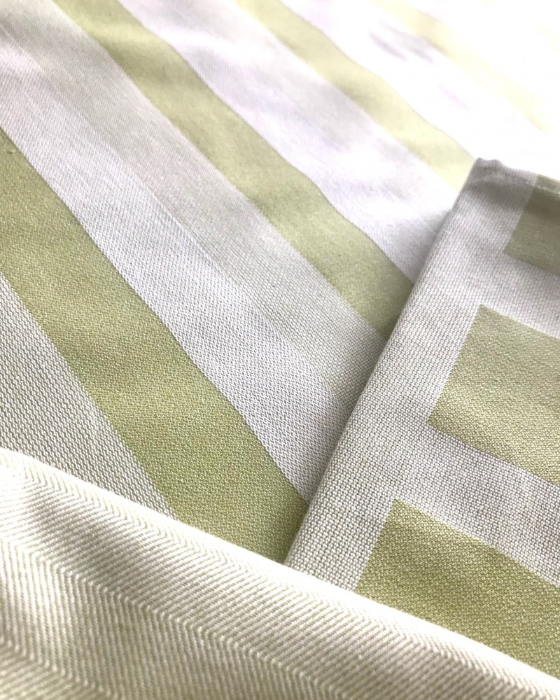 nappe Blanquette vert olive ici avec serviette Raviole vert olive - fabriqué et tissé en France pur coton