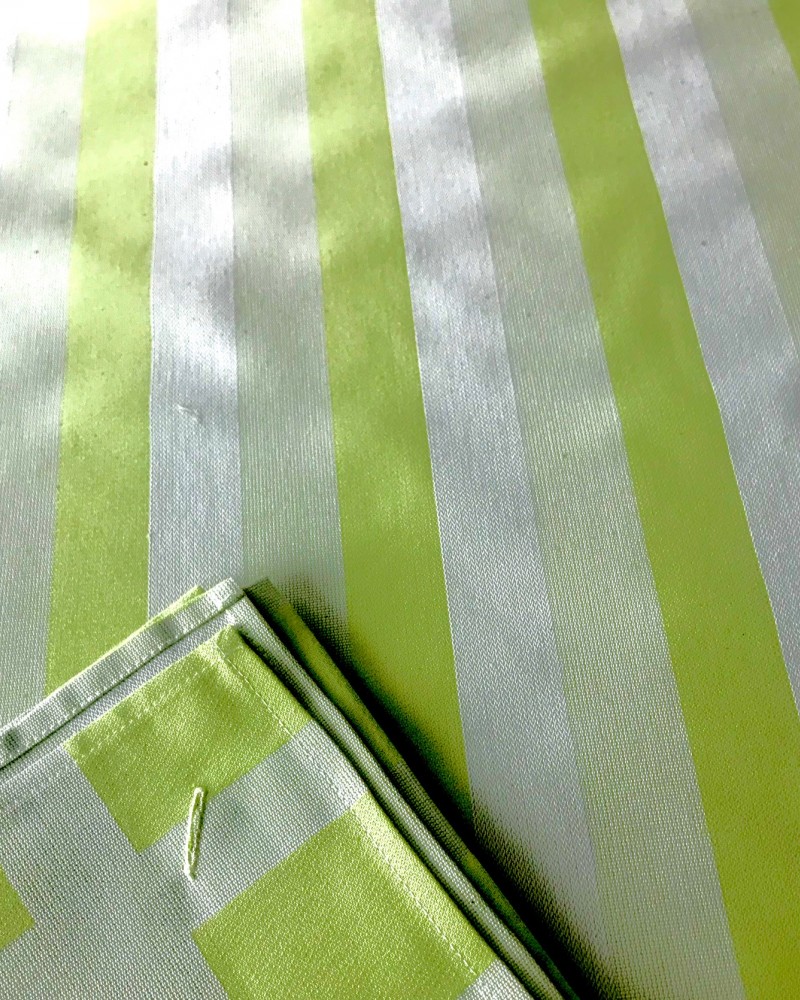 nappe Blanquette pistache ici avec serviette Raviole pistache  fabriqué et tissé en France pur coton