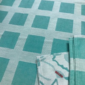 nappe Raviole Menthe - ici avec serviette Carreau Ciment menthe -   fabriqué et tissé en France pur coton