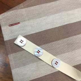 châtaigne détail bouton  nacre bleu/blanc/rouge  fabriqué et tissé en France pur coton