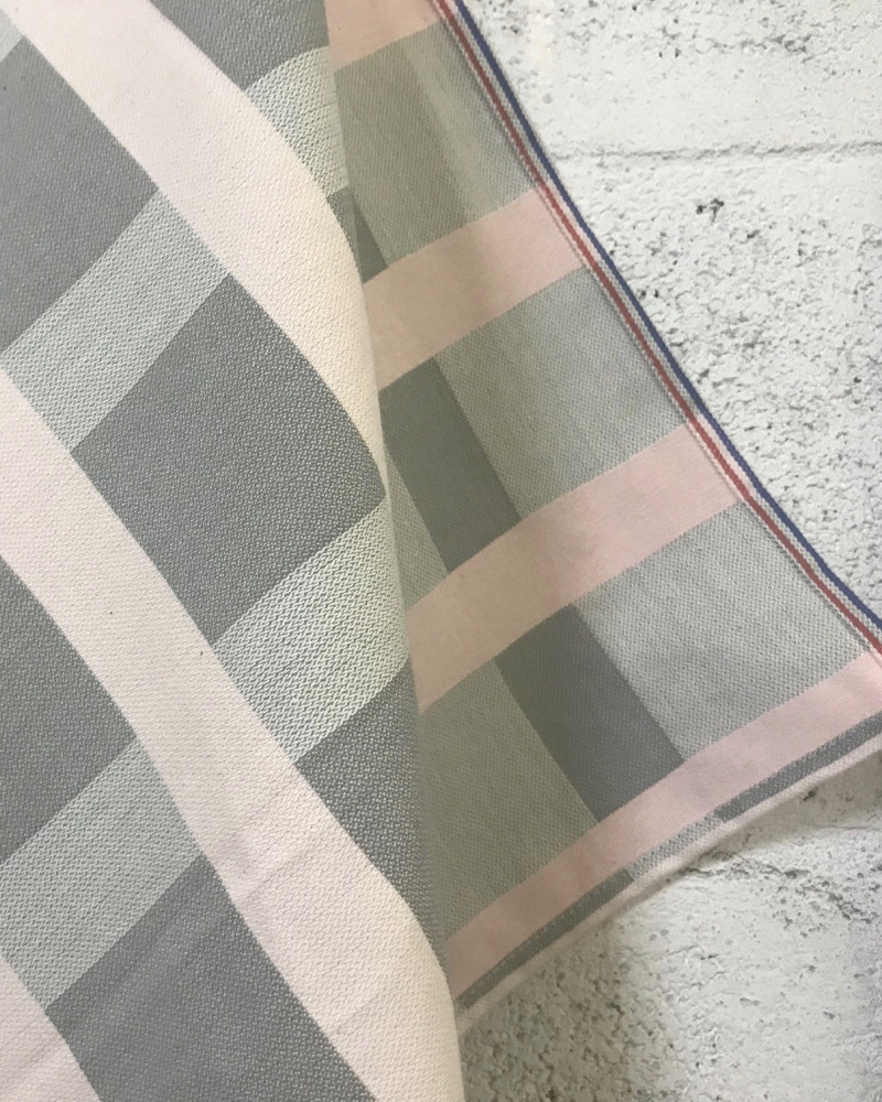 torchon RAVIOLE gris perle et rose poudre fabriqué et tissé en France pur coton torchon RAVIOLE gris perle et rose poudre fabriqué et tissé en France pur coton