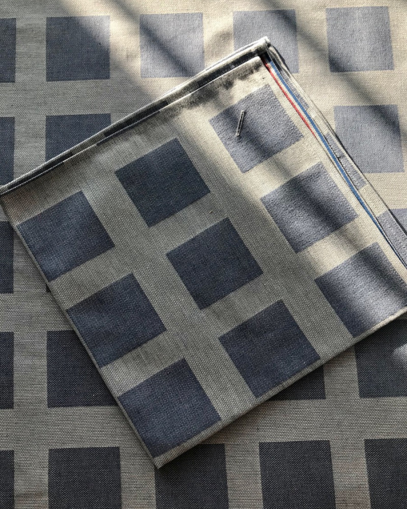 serviette raviole bleu jean ici avec nappe raviole bleu jean tissé et fabriqué en France serviette raviole bleu jean ici avec nappe raviole bleu jean tissé et fabriqué en France