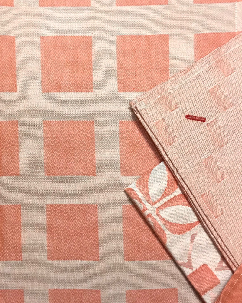 motif raviole MANDARINE fabriqué et tissé en France pur coton ici avec serviettes mille-feuille et ciment mandarine motif raviole MANDARINE fabriqué et tissé en France pur coton ici avec serviettes mille-feuille et ciment mandarine