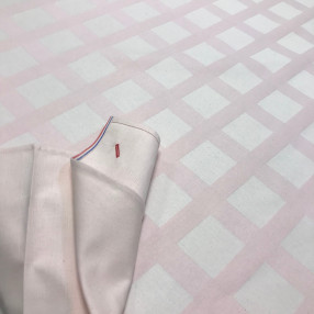 motif raviole ROSE POUDRE  fabriqué et tissé en France pur coton ici avec serviette mille-feuilles rose