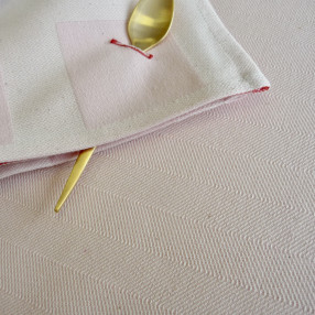 rose poudré fabriqué et tissé en France pur coton  ici avec serviette raviole rose poudre