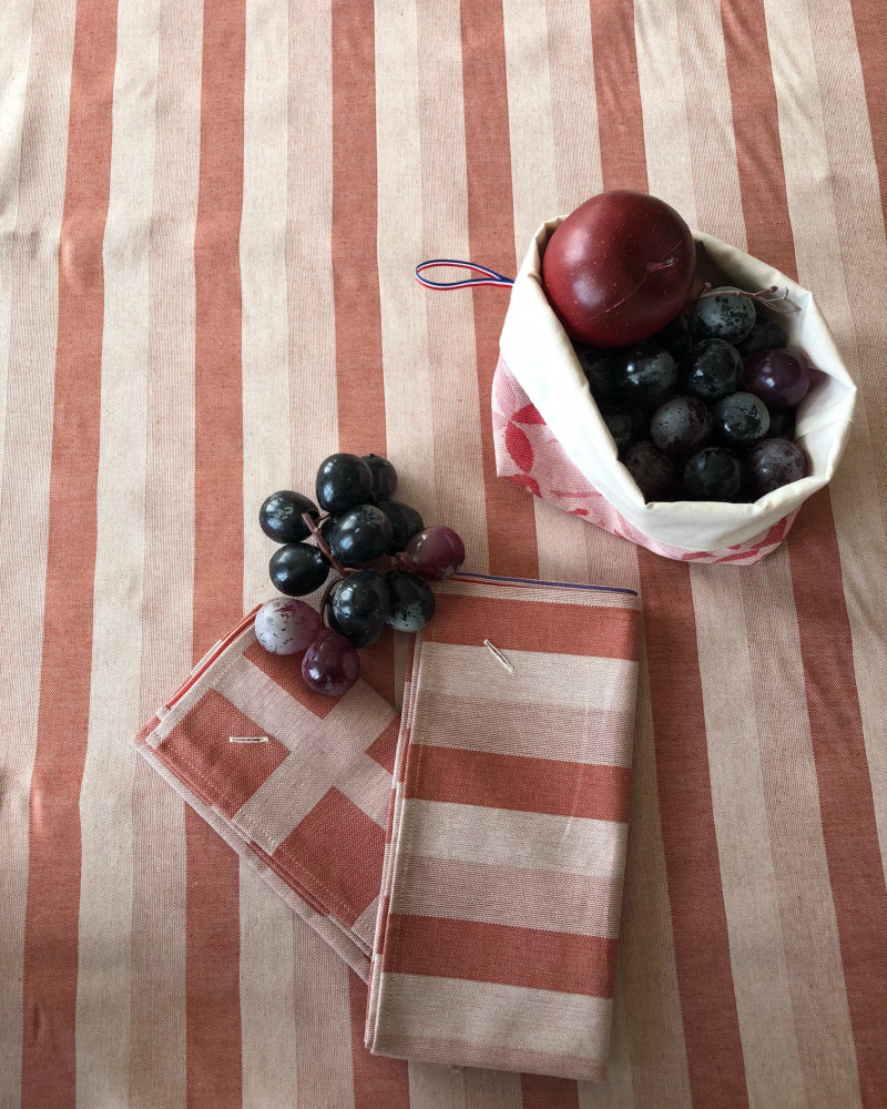 nappe blanquette cuivre ici avec serviette 
blanquette cuivre et serviette raviole  fabriqué et tissé en France pur coton