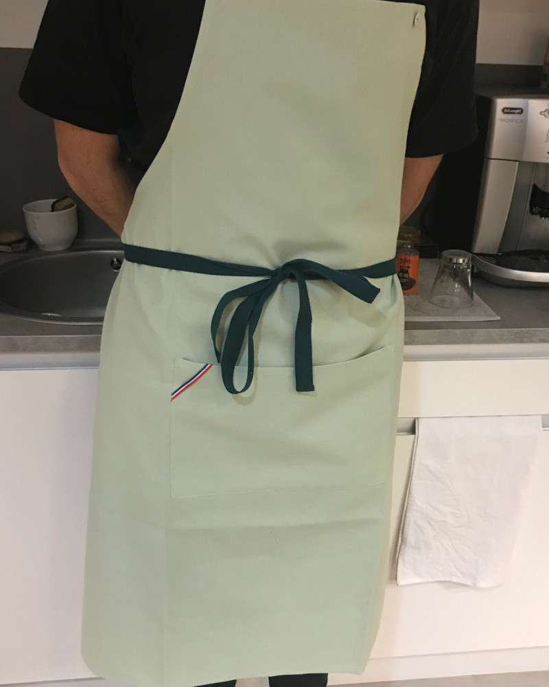 tablier uni sans chevron vert amande 100% coton tissé et fabriqué en France tablier uni sans chevron vert amande 100% coton tissé et fabriqué en France