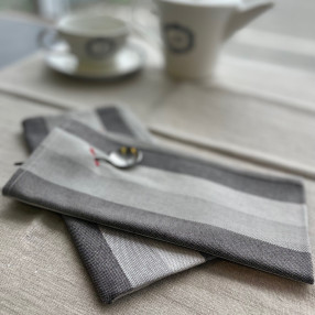 serviette Blanquette gris 100 % coton - made in France - ici sur nappe Lin naturel brut - made in France