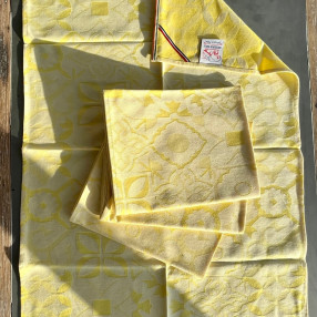 torchon motif Carreau Ciment coloris citron - jacquard tissé et confectionné en France - 100 % coton