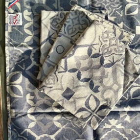 torchon motif Carreau Ciment coloris bleu jean - jacquard tissé et confectionné en France - 100 % coton