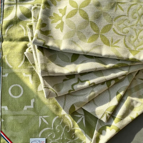 torchon motif Carreau Ciment coloris vert olive  - jacquard tissé et confectionné en France - 100 % coton