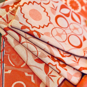 torchon motif Carreau Ciment coloris mandarine - jacquard tissé et confectionné en France - 100 % coton