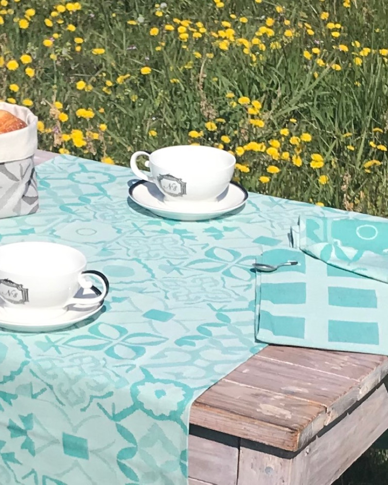CARREAU CIMENT MENTHE - TISSE ET FABRIQUE EN FRANCE - ICI AVEC SA SERVIETTE ASSORTIE + SERVIETTE RAVIOLE MENTHE CARREAU CIMENT MENTHE - TISSE ET FABRIQUE EN FRANCE - ICI AVEC SA SERVIETTE ASSORTIE + SERVIETTE RAVIOLE MENTHE
