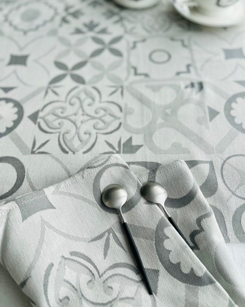 torchon motif Carreau Ciment coloris GRIS PERLE- jacquard tissé et confectionné en France - 100 % coton