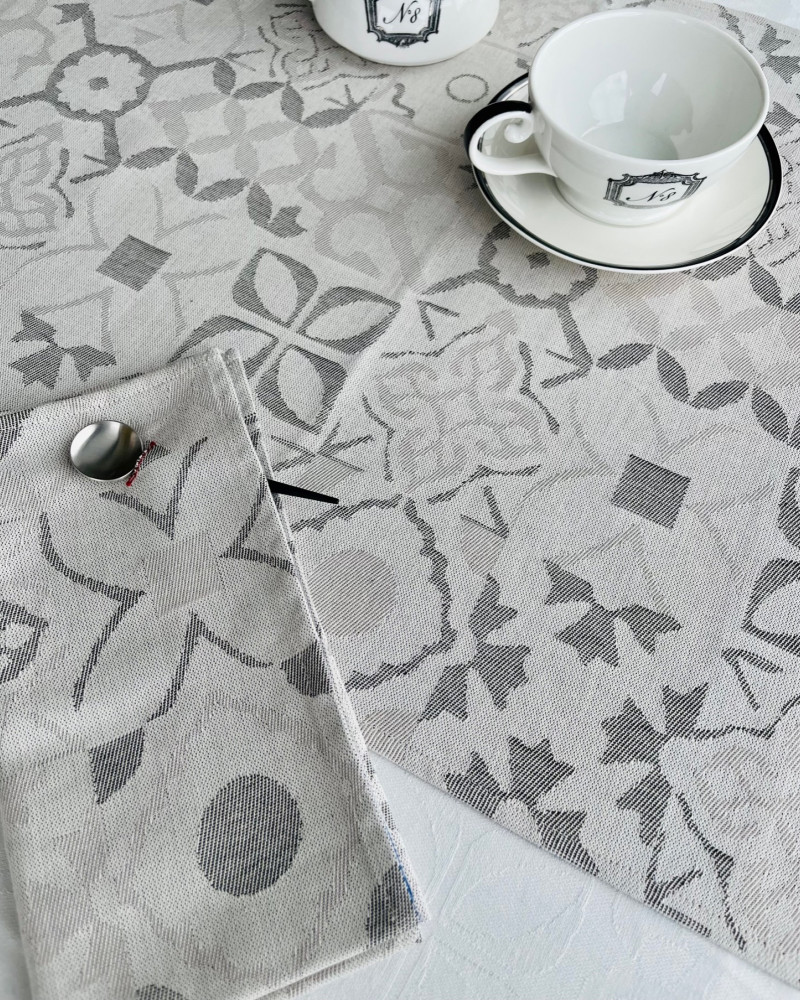 Ciment gris beige ici avec serviette assortie - tissé et fabriqué en France Ciment gris beige ici avec serviette assortie - tissé et fabriqué en France