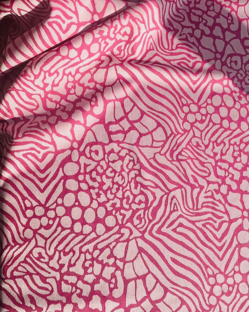 Chemin de table fuchsia SAVANE - jacquard -100 % coton Chemin de table fuchsia SAVANE - jacquard -100 % coton