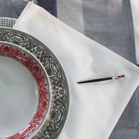 serviette Blanquette Blanc ici avec chemin de table Bouillabaisse bleu jean  fabriqué et tissé en France pur coton