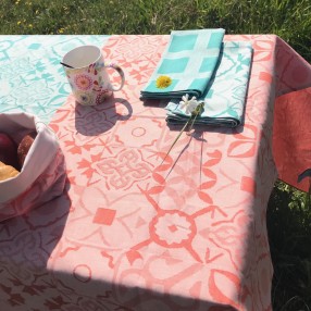 Ciment mandarine ici avec serviette ciment menthe et serviette raviole menthe. Tissé et fabriqué en France